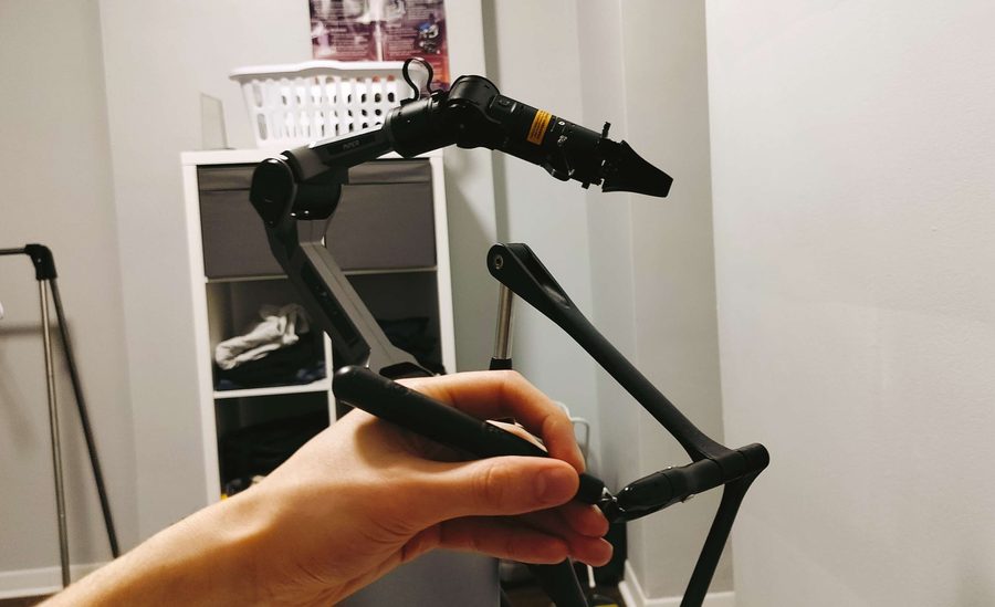 The collaborative arm's linkage, guided by hand